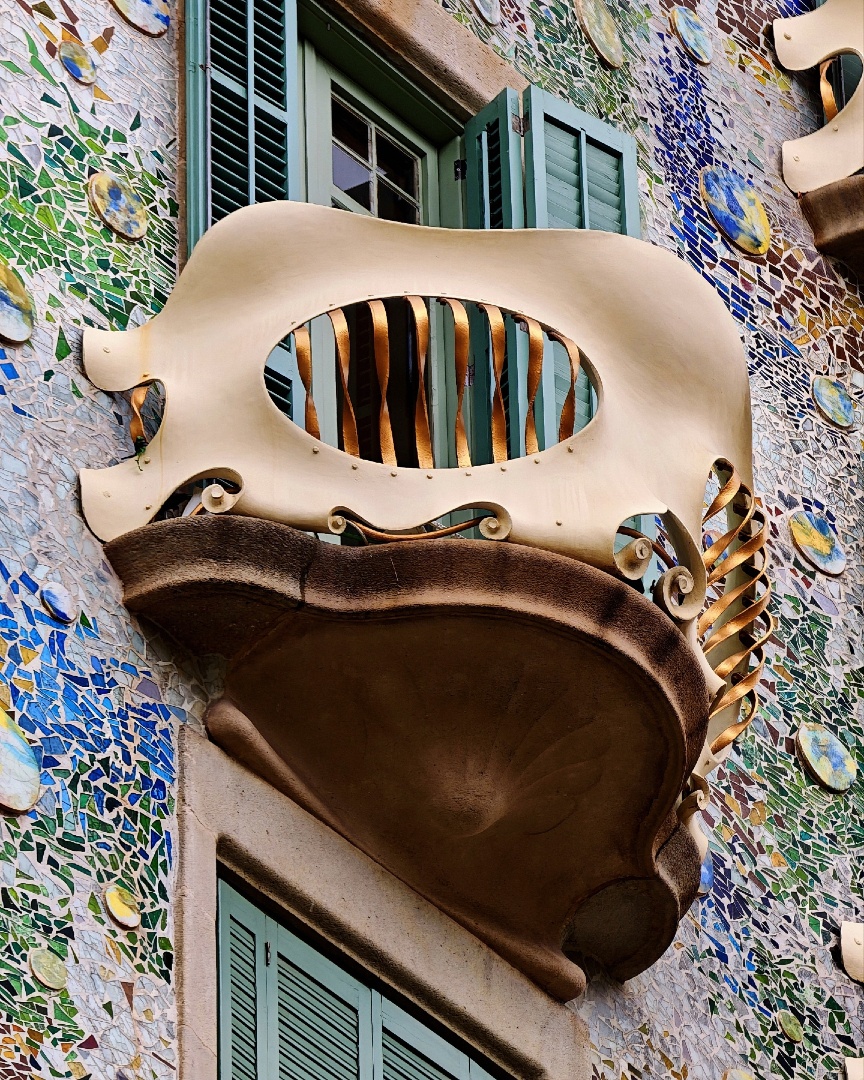 devirgames's tweet photo. POV: you take Gaudí sightseeing around Barcelona to meet his inspiration. 👀📸
Gaudí turned trees into columns, bones into balconies, and nature into architecture.

Gaudí, meet Gaudí. ✨

#boardgames #devirgames #essen2026 #gaudi #boardgamegeek https://t.co/jb1KdSWJAz