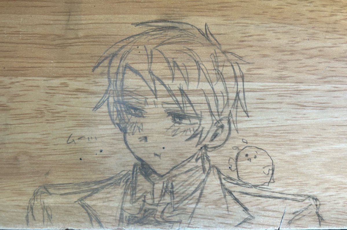 shiratori0140's tweet photo. 学校の机に書いた🐥 https://t.co/MVQL113rRE