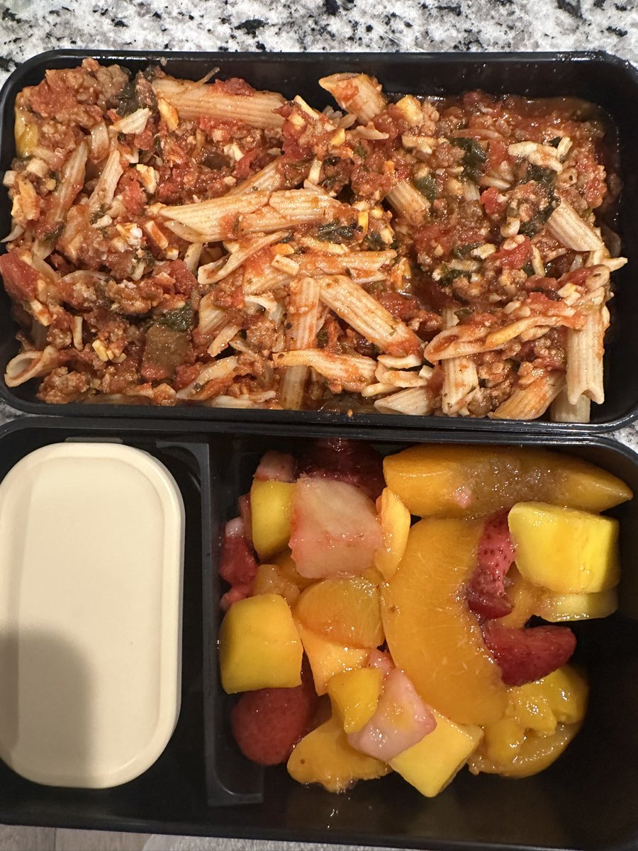 necroguide's tweet photo. It’s morning now, I messed up last night with the time.

I was super tired from the day and got numbers mixed up.

Anyways, here is dinner for work tonight.

All of this the hight of a coke can (when both boxes are stacked together. https://t.co/QyoBUH17Zm