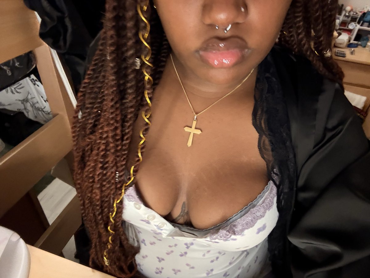 Thegoddesswo's tweet photo. i want to see your your face as i drain you for everything you got. everything you have belongs to your goddess. #findom #patheticpigs #paypig https://t.co/9Cr5j9ZlLu