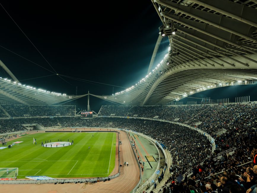 BarSport24's tweet photo. L'attaccante croato Luka Modric ha ribadito di sentirsi in forma e di avere ancora passione, ambizione e forza per continuare a giocare. Ha confermato il suo impegno con il Milan fino al 2027, lasciando aperta la possibilità di prolungare o… dlvr.​it/TVprd9 #SerieA #LukaModric https://t.co/iZnF2nYtM7