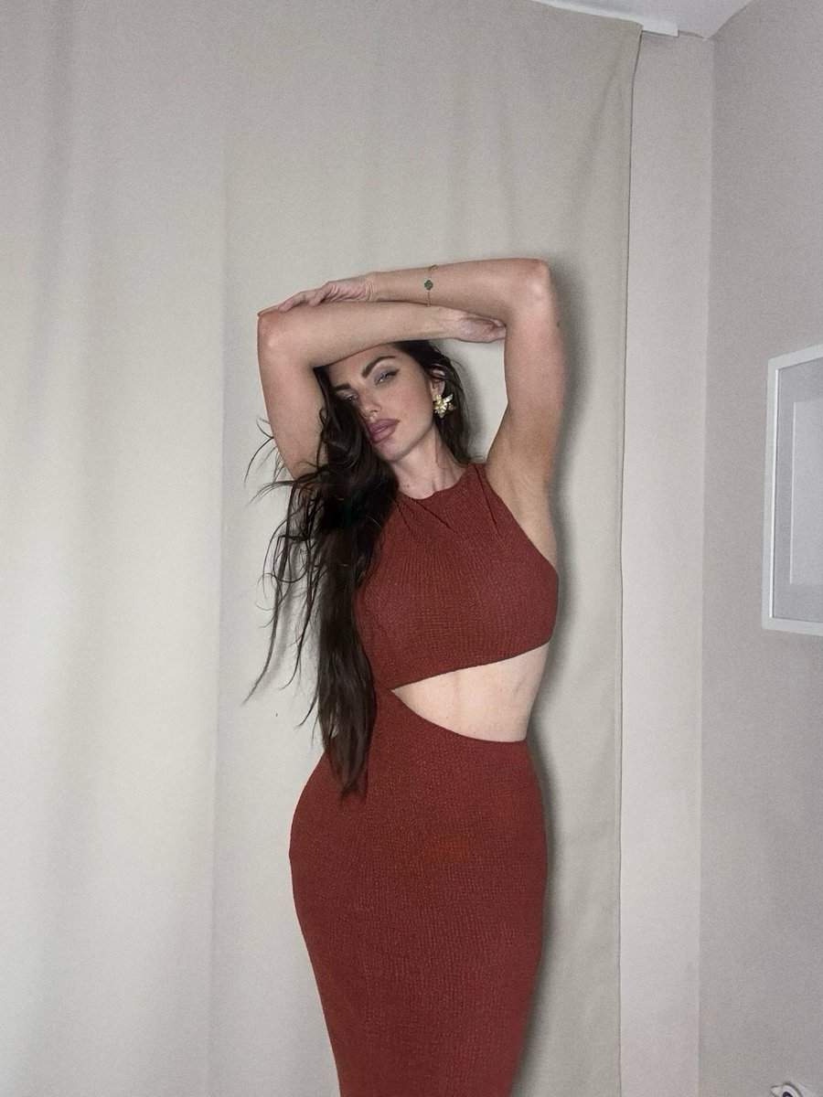 cliffe1's tweet photo. Anyone do this when there about to list on @vinted 

The dress is @zara Do I keep or resell? #vinted #reseller #dress https://t.co/3yIABugdYX