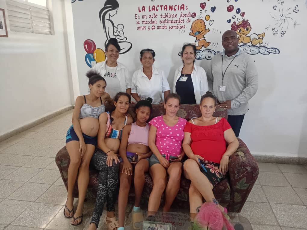 AntonioJesuLC's tweet photo. Cumpliendo con la #ResponsabilidadSocial que asume el Centro de Telecomunicaciones de #ETECSA en #Rodas con las instituciones de salud, realizamos una donación destinada al mejoramiento de las luminarias del Hogar Materno.  Acción que ratifica el compromiso de nuestra empresa. https://t.co/QkDGoj93lo