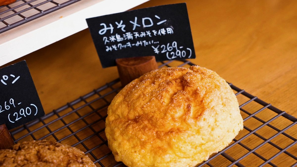 LuuhhOliver's tweet photo. 生後56日助産師訪問
置いたら泣く＆縦抱き好き
→2ヶ月ごろ一番多い、いろんな景色が見たいから首が支えれるくらいでベビーカーもネムリラもリクライニング付けてOK
膝で座らせるのも◎
オモチャ
→もうメリーより触ったり蹴ったりできるやつのほうが良さそう https://t.co/jhJuYEtubP