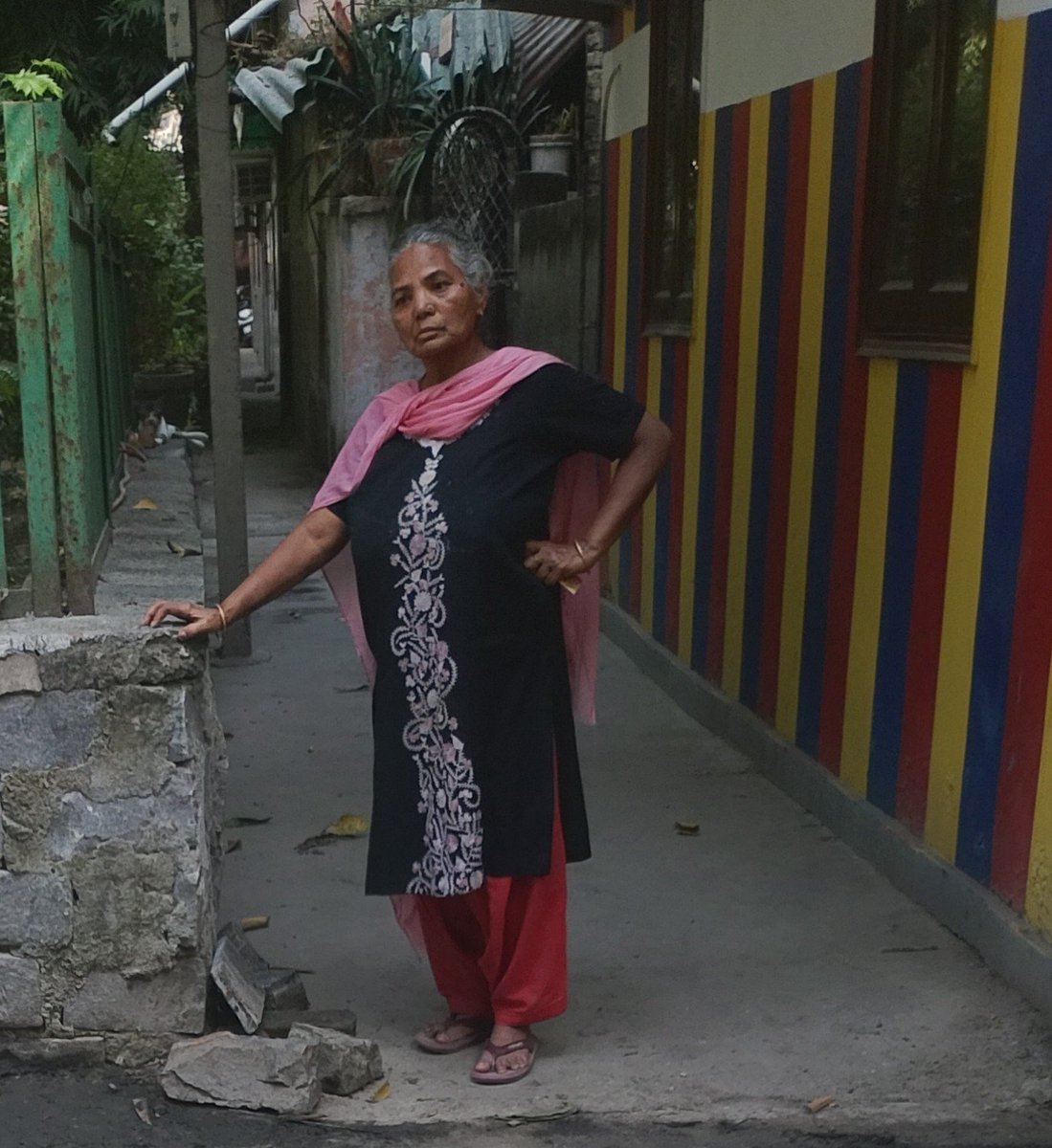 Linzz07's tweet photo. @gupta_rekha @DelhiPolice @peta @AnimalSaveDelhi since when Delhi government decided that people cannot walk their dogs/pets on the parks? Which pass we need to show if we wants our dogs to play in the park..when this rule came out? This woman along with his son harrassed my https://t.co/icMEg4Hpj5