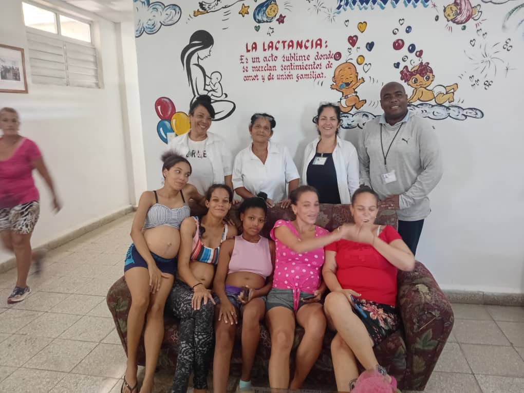 AntonioJesuLC's tweet photo. Cumpliendo con la #ResponsabilidadSocial que asume el Centro de Telecomunicaciones de #ETECSA en #Rodas con las instituciones de salud, realizamos una donación destinada al mejoramiento de las luminarias del Hogar Materno.  Acción que ratifica el compromiso de nuestra empresa. https://t.co/QkDGoj93lo
