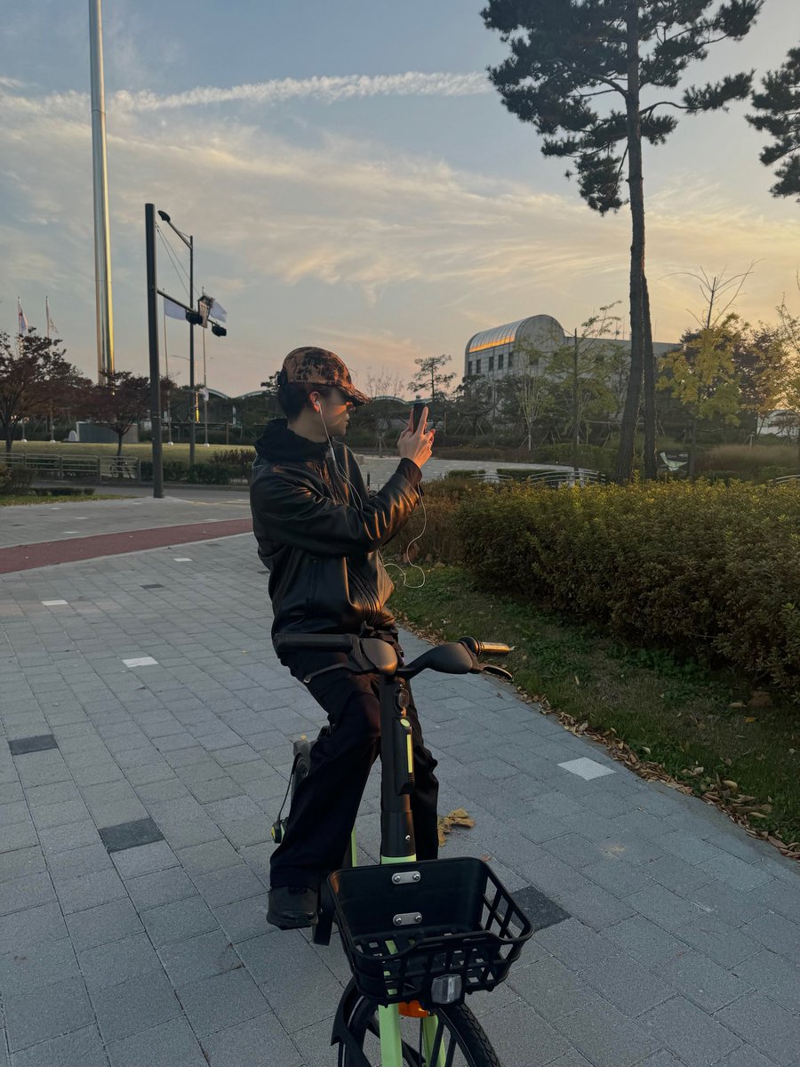 Sanqiwon's tweet photo. ⠀⠀ ⠀ ⠀⠀ 
sunsets are pretty,
but I'm prettier
⠀⠀ ⠀ ⠀⠀ https://t.co/SnyuQe1kvK