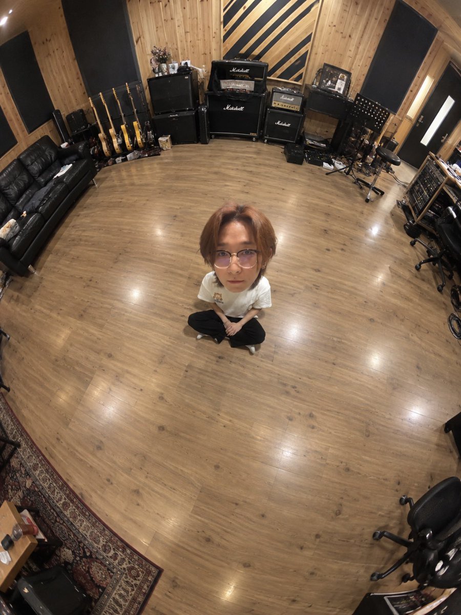 backinnerd's tweet photo. << 지피티에게 광각사진을 요청했더니 
                                                                   받은 사진 >>
이거 뭐예요? ㅠㅠ https://t.co/RmstbowK2l