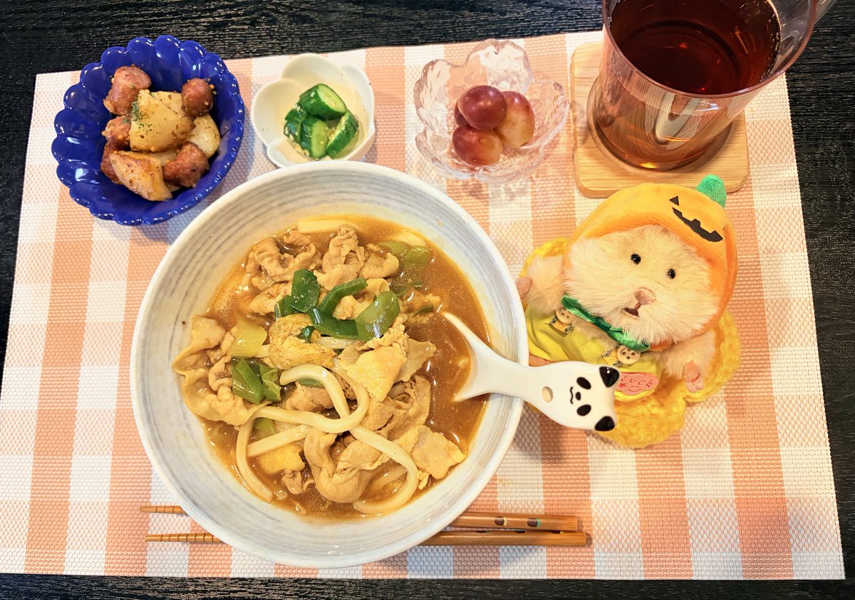 basashidaisukii's tweet photo. 最近の夕飯withたぬ🐹🍂
今の気温が一番すき~~~♡
何年ぶりかに秋らしい秋

#おうちごはん
#はむにぎら https://t.co/v2vxXpV9va
