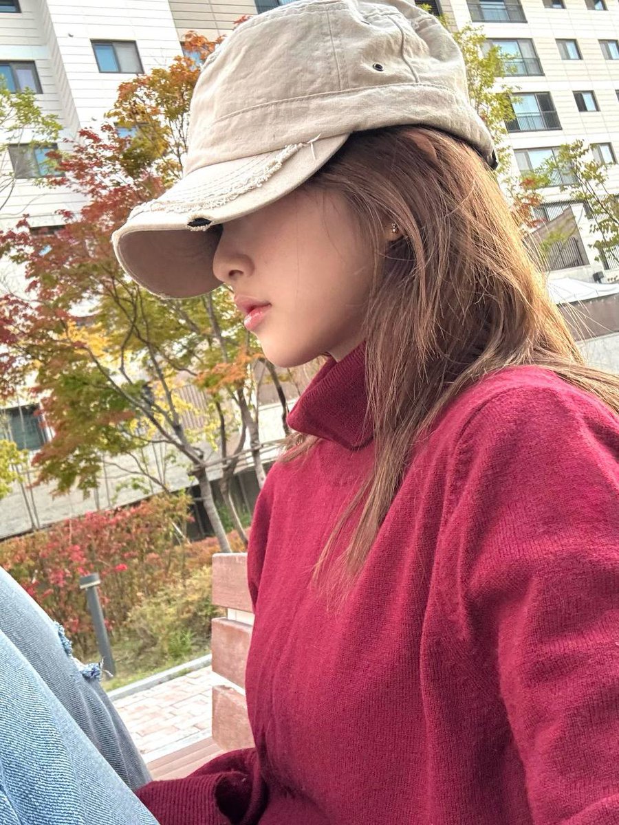 vvup_universe's tweet photo. [#수연] Weverse post
Fall 🍂🍁

 #VVUP #비비업 #SUYEON #수연 https://t.co/PE16cYPwZf