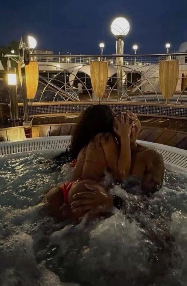 Jaxthebxlly's tweet photo. Having fun with my baby mama 💕 https://t.co/H5O3J8Ukq2