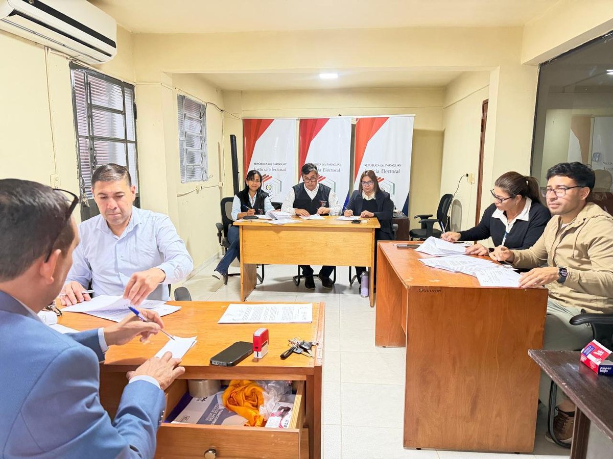 TSJE_Py's tweet photo. 📑 El Tribunal Electoral de la Octava Circunscripción Judicial del departamento de Ñeembucú, concluyó el cómputo,  juzgamiento y proclamación de las actas correspondientes a los cargos de Intendentes y miembros de Juntas Municipales de los 16 distritos del departamento.
🧵 https://t.co/5r2qhbwedM