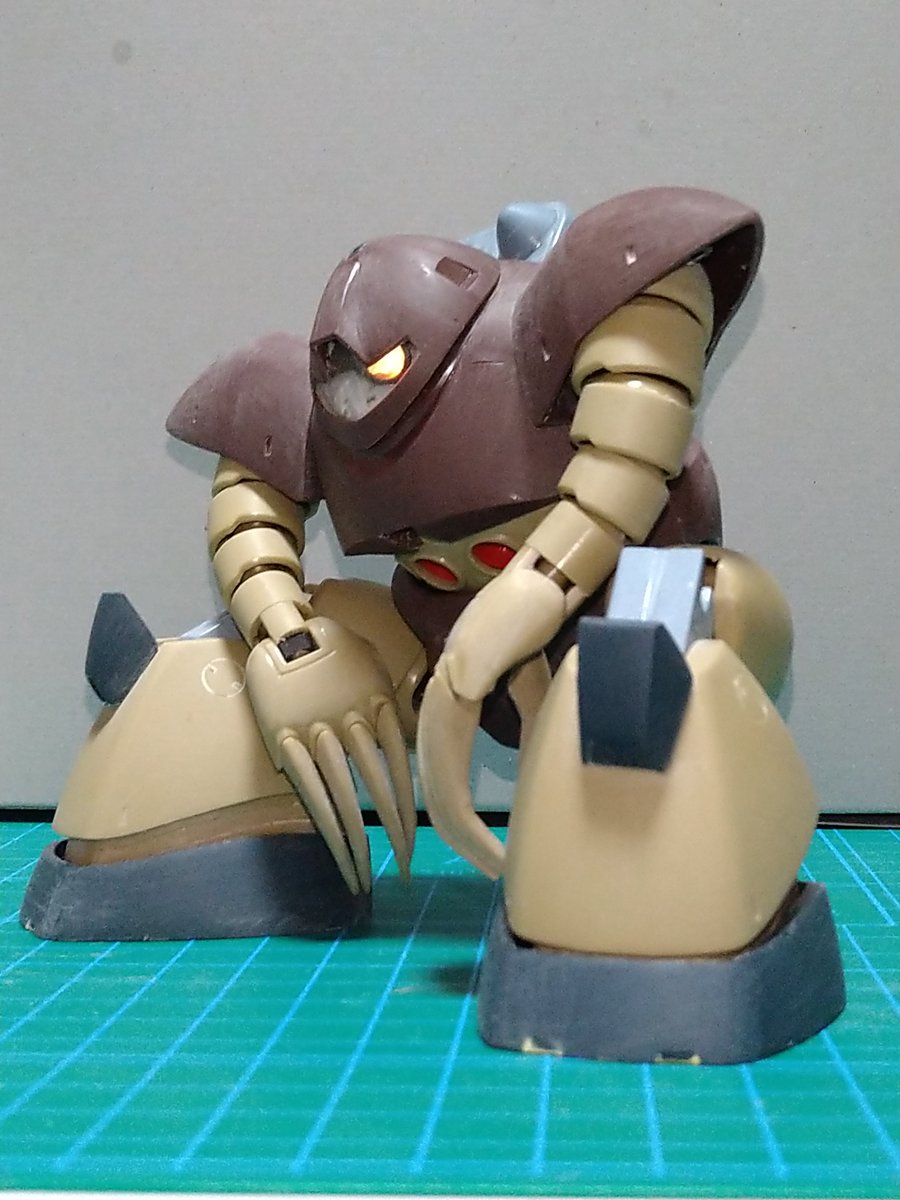 naruki61548908's tweet photo. 前のズゴックでやった股関節のギミックも仕込み終えてウンコ座りや地べたに座れるようになりました https://t.co/wac2gmgAK5