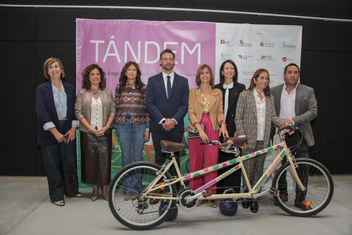 DipuSG's tweet photo. 🚴‍♀️Un año más la Diputación de Segovia apoya la Feria Tándem de Empleo y Empresa, a cuya inauguración ha asistido la diputada de Promoción Provincial y Desarrollo Rural Sostenible, Magdalena Rodríguez

📊Esta iniciativa reune cada año a estudiantes y empresas para compartir ideas y encontrar nuevas oportunidades dentro del mundo laboral