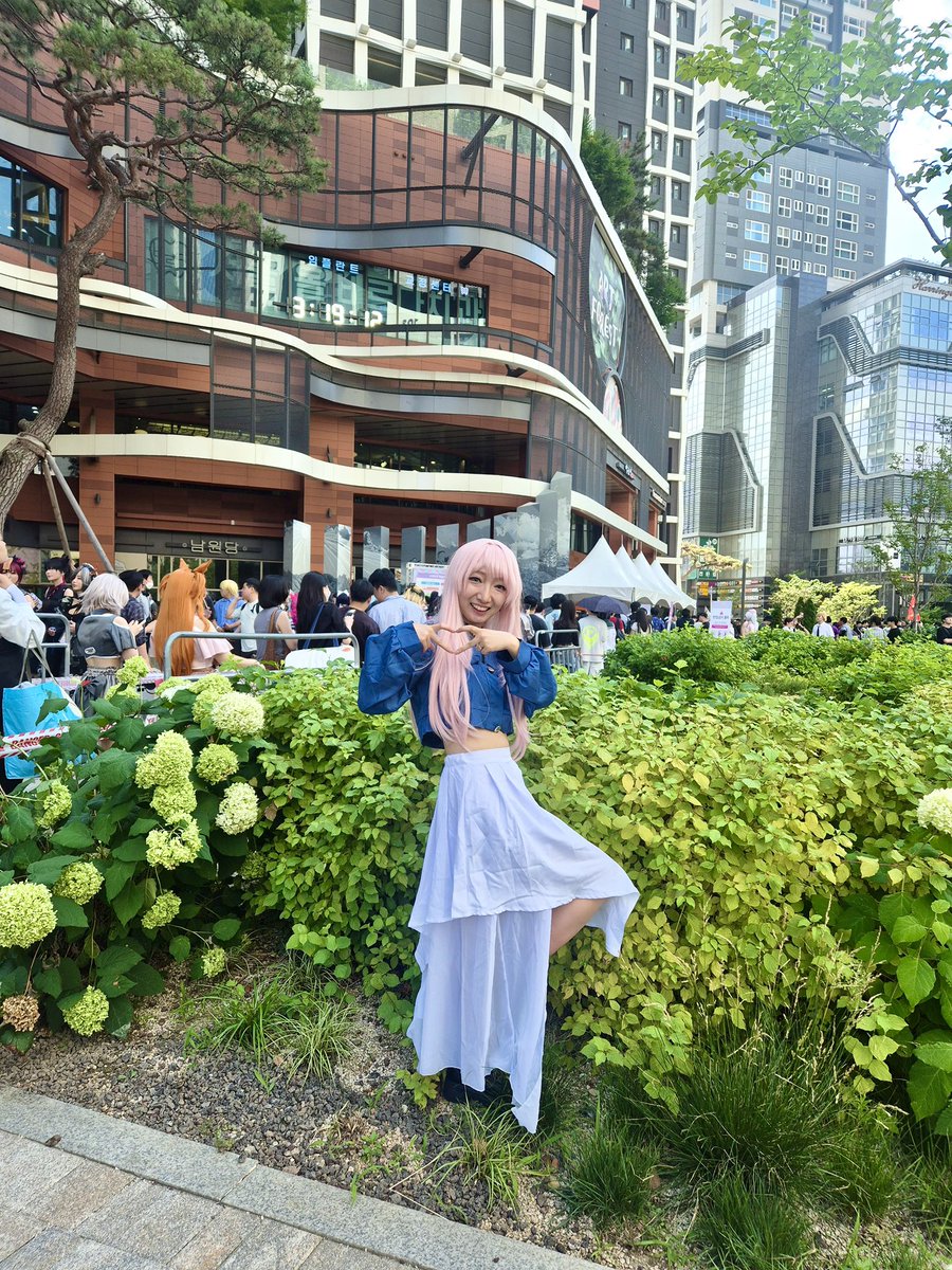 orchardandela's tweet photo. #코스어_𝕏친소 #코스어_트친소 

호요랜드 4일중에 토요일 겉돌, 일,월 입장 
이렇게 3일 다녀왔습니다☺️

원신이 최애겜이라 주로 원신 여캐 코스프레많이합니당! 요즘 애니 웹툰 게임 장르 안가리고 다하려하고 있어요❣️

흔적 남겨주시면 무멘팔로 찾아갈게요😊 https://t.co/8SMDKX7CYz