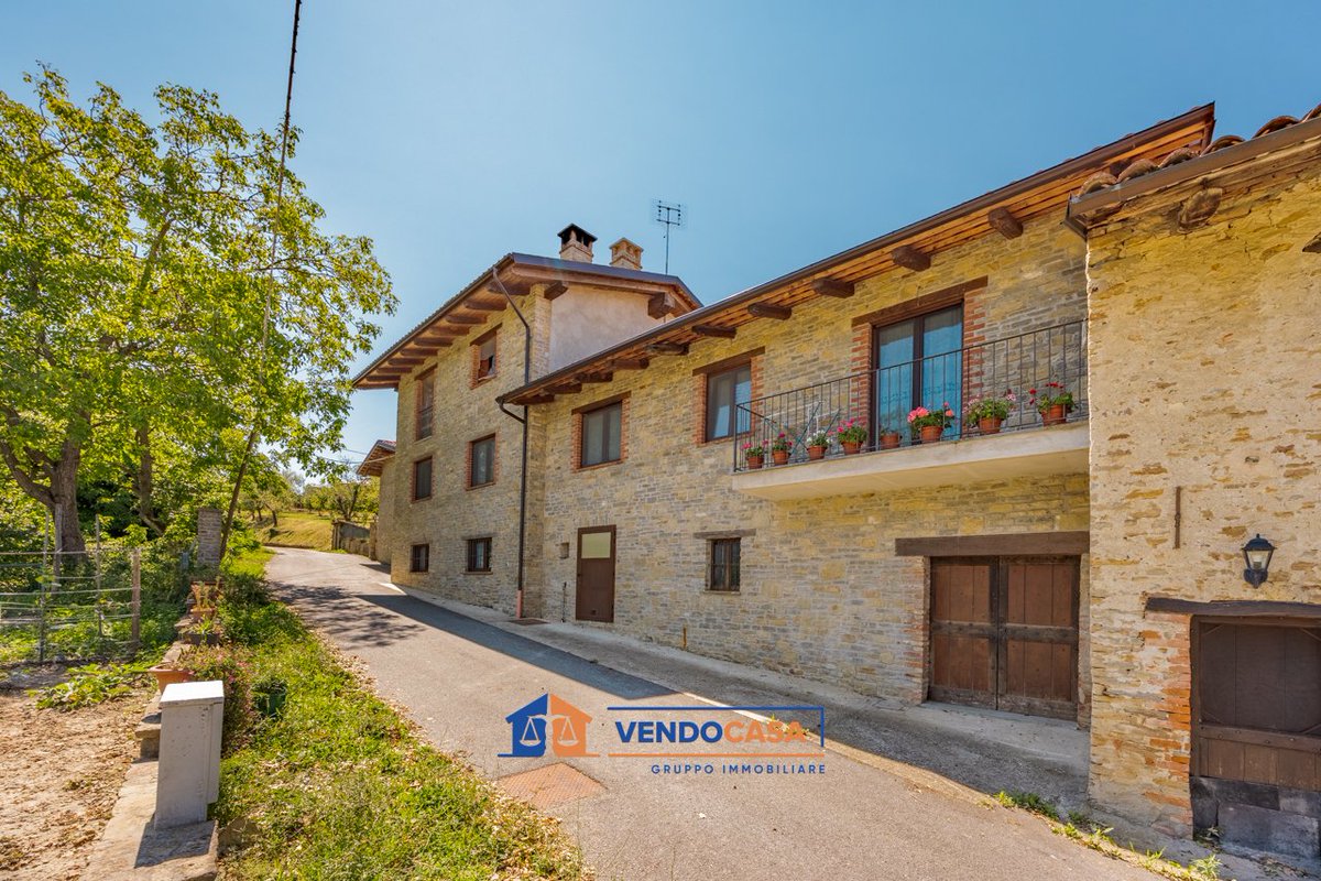 italianhouses's tweet photo. 🏡🌿Spacious home in Murazzano
🛏️2 bedrooms + second apartment in progress
🌄Panoramic terrace
🍷Tavern room + cellar
🚗Garage + carport
🌱Private garden
💶€259,000
❓Family home or hospitality project?

https://t.co/kFm6XNJTMv
#PropertyItaly #Piedmont #Cuneo #Murazzano https://t.co/fVuWmVFgkz