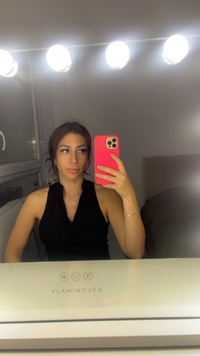 KlarinyMenezes's tweet photo. ngl..​ ‍whoooos awake? let’s ta​lk іm bored ♡... �‌� kkkkkkkk lmao https://t.co/gtZmUveals
