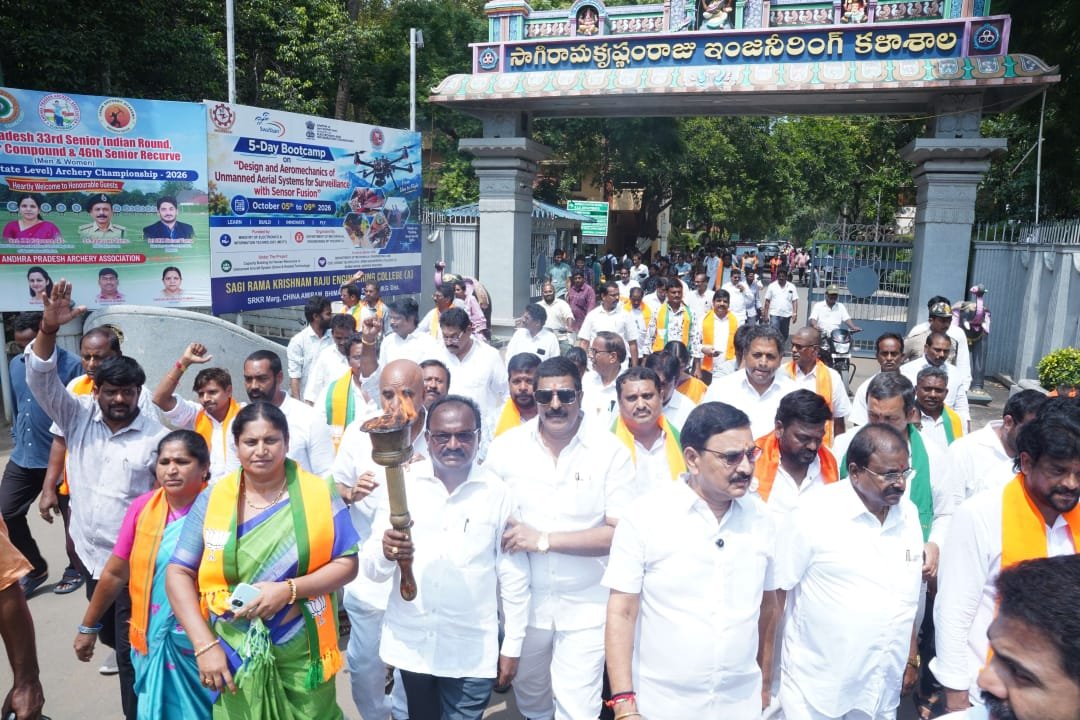 KabardiU's tweet photo. భీమవరం అసెంబ్లీ  (పగోజిల్లా)పట్టణంలో శ్రీ  మోదీ గారి సేవా సంకల్ప అభియాన్ లో ఎస్ ఆర్ కే ఆర్ ఇంజనీరింగ్ కళాశాల నుండి  అల్లూరి సీతారామరాజు విగ్రహ వరకు జరిగిన సేవా జ్యోతి యాత్ర ! కళాశాల ఆడిటోరియంలో సేవా జ్యోతి యాత్ర సభలలో !
#SevaSankalpAbiyan #vikasitbharatonground https://t.co/EBak29NvjA