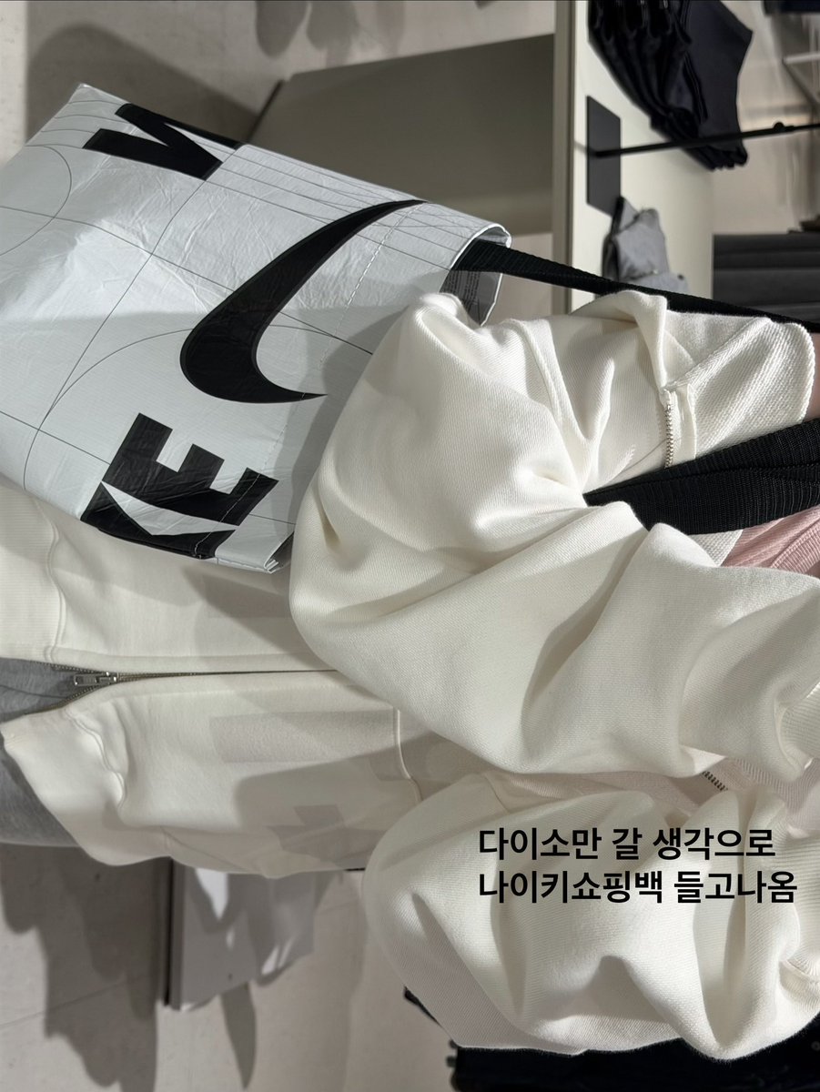 1sang2ya_'s tweet photo. 햄떤여자만나서 또 남자(아이돌)얘기함 https://t.co/7j99XTkSBR