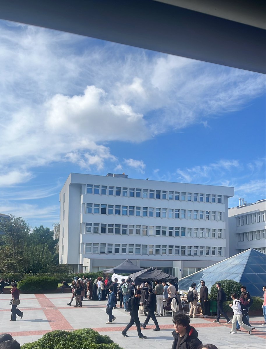 yigiiteege's tweet photo. yemekhaneyi boykot için kermes kuran bisaklı kardeşleri kutluyorum sermaye düzenini hep beraber yıkacağız https://t.co/G9WsUuhGU4