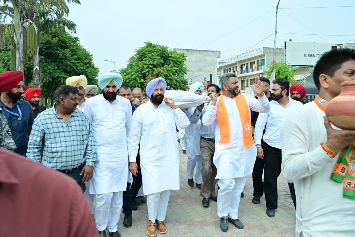 Rsgillofficial's tweet photo. ਪੰਜਾਬ ਭਾਜਪਾ ਦੇ ਪ੍ਰਧਾਨ ਸ. ਕੇਵਲ ਸਿੰਘ ਢਿੱਲੋਂ ਜੀ ਦੀ ਅਗਵਾਈ ਵਿੱਚ ਅੱਜ ਭ੍ਰਿਸ਼ਟਾਚਾਰ ਦੇ ਮੁੱਦੇ ’ਤੇ ਰੋਸ ਪ੍ਰਦਰਸ਼ਨ ਕੀਤਾ ਗਿਆ। ਪੰਜਾਬ ਅਤੇ ਹਰਿਆਣਾ ਹਾਈਕੋਰਟ ਵੱਲੋਂ ਮੁੱਖ ਮੰਤਰੀ ਦਫ਼ਤਰ ਨਾਲ ਜੁੜੇ ਭ੍ਰਿਸ਼ਟਾਚਾਰ ਦੇ ਦੋਸ਼ਾਂ ਦੀ CBI ਜਾਂਚ ਦੇ ਹੁਕਮਾਂ ਤੋਂ ਬਾਅਦ ਹੁਣ ਜਾਂਚ ਅੱਗੇ ਵਧ ਰਹੀ ਹੈ।
#RanjitSinghGill #Mission27 https://t.co/qTLniNQNX5