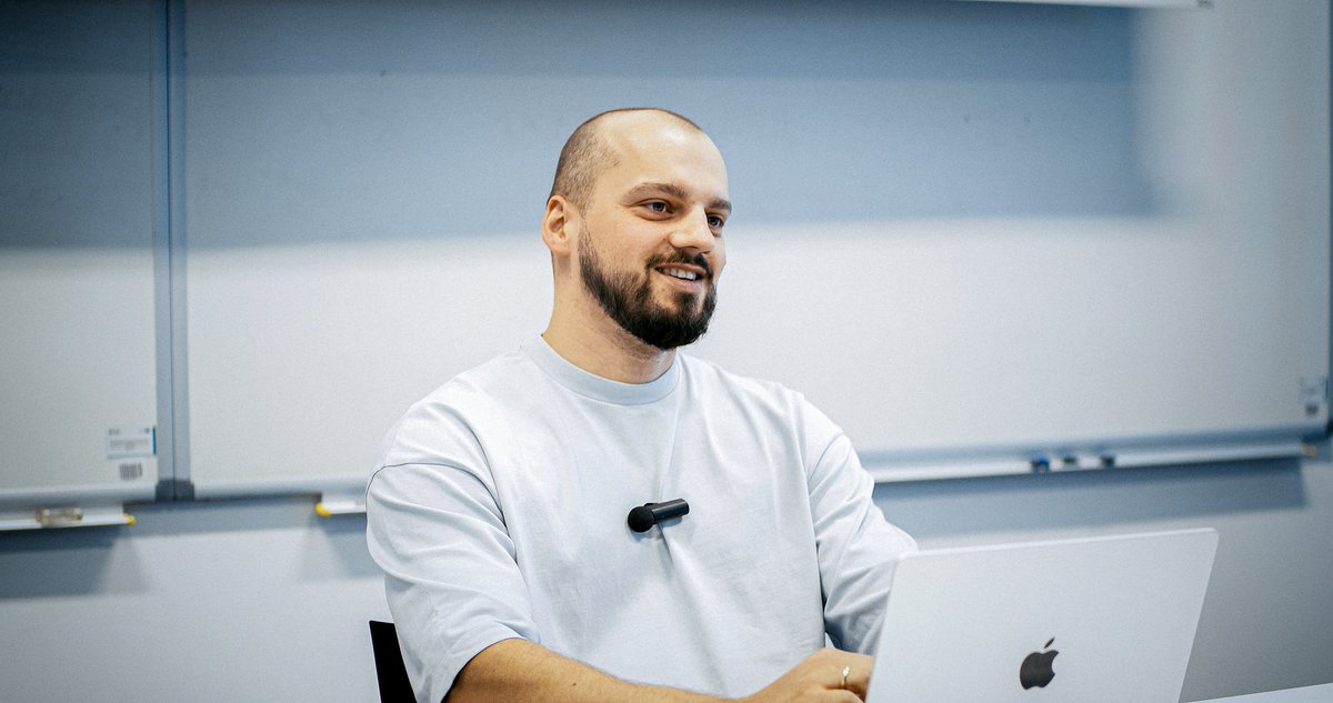 profilsoftware's tweet photo. Jak oszczędzać tokeny i limity w Claude Code?

Na to pytanie odpowiedział nasz kolega, Tech Lead Jakub Barański z Profil Software.

Podczas szkolenia omówił:
- prompt caching i co go psuje
- komendę /usage
- Sonnet vs Opus
- prompty po angielsku
- zarządzanie sesją

Nagranie 👇 https://t.co/224f1O4UDW
