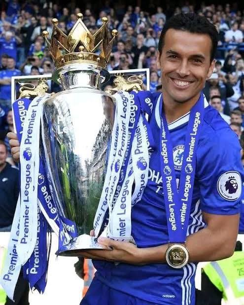 _BeFootball's tweet photo. 🚨🚨 OFFICIEL ! PEDRO RODRIGUEZ 🇪🇸 (39 ans) PREND SA RETRAITE !!! 👋 

Encore un joueur (sous coté) avec qui on a grandi, et qui a fini le jeu. 🥲 

🏟️ 861 matchs
⚽️ 214 buts
🎯 124 passes décisives 

🌍 x1 Coupe du Monde
🇪🇺  x1 Euro
🇪🇺 x1 Europa League
🇪🇸  x5 Ligas
🏆 x3 Ligue des Champions
🏴󠁧󠁢󠁥󠁮󠁧󠁿 x1 Premier League

Mais aussi…

🇪🇸 x4 Supercoupe d’Espagne
🇪🇺 x3 Supercoupe de l’UEFA
👑 x3 Coupe du Roi
🌍 x2 Coupe du Monde des Clubs 
🏴󠁧󠁢󠁥󠁮󠁧󠁿 x1 FA Cup