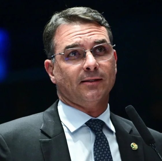 Delateinews's tweet photo. ⚠️AGORA: ACM Neto fecha apoio a Flávio Bolsonaro no segundo turno e anuncia que fará campanha para o candidato na Bahia https://t.co/tfDDGlMYcG