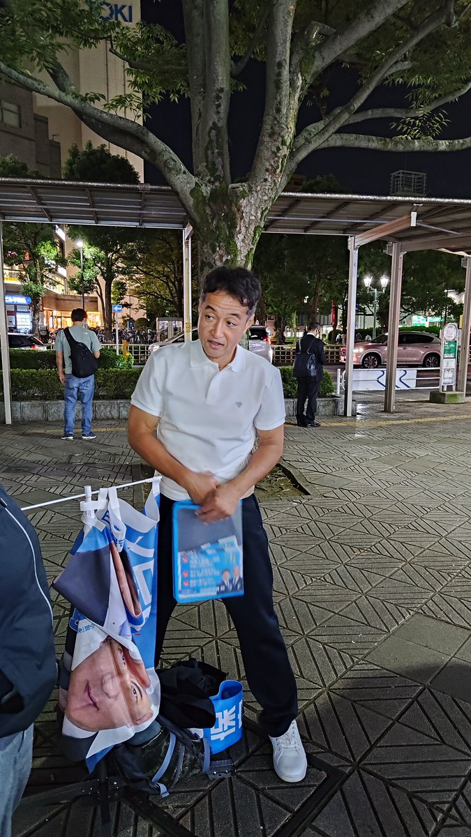 wm1i5's tweet photo. 皆さんと船堀にて、旗見せ

#大和田誠
#日本保守党
#保守党江戸
#旗見せ　
#江戸川区
#チーム江戸川 https://t.co/xCdGoUNBLW