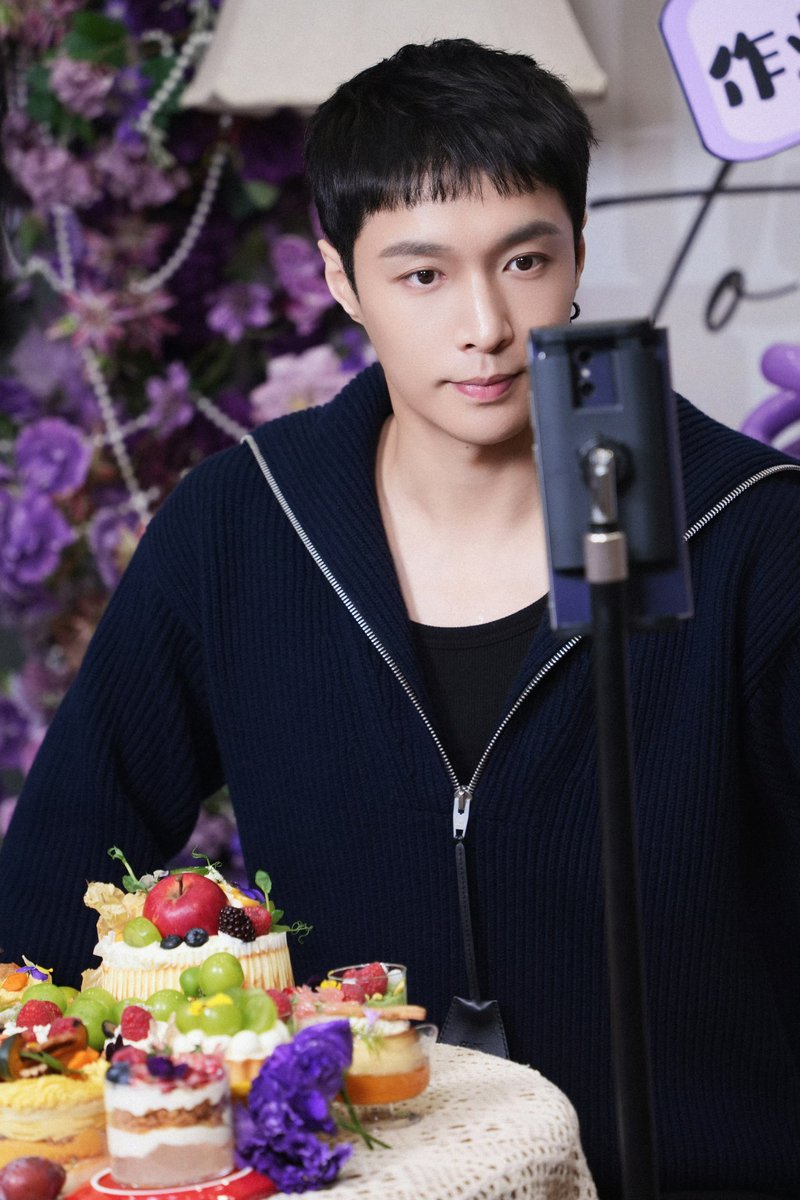 XingPark's tweet photo. 261007 @lay_studio weibo update:
#HappyLAYday #HappyYixingDay
#1007LAYDAY #LAY35 🎂 @layzhang
Happy Birthday 🎂 https://t.co/7tghIPbEXT