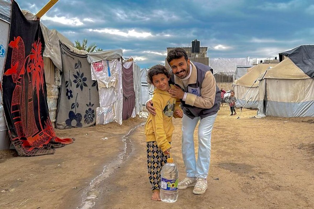 Israr2001's tweet photo. غزہ کے مظلوم خاندانوں کو یاد رکھا گیا🇵🇸

گزشتہ 3 برس کے دوران الخدمت فاؤنڈیشن پاکستان نے غزہ میں بے گھر فلسطینی خاندانوں تک 10.23 ارب روپے مالیت کی 7,413 ٹن امدادی اشیاء پہنچائیں۔

خوراک، تیار کھانے، صاف پانی، طبی امداد اور دیگر ضروری سامان کے ذریعے الخدمت نے پہلے دن سے اہلِ غزہ کا ساتھ نبھایا ہے۔

تین سال بعد بھی غزہ ترجیح ہے۔

#NeverForgetGaza #Gaza