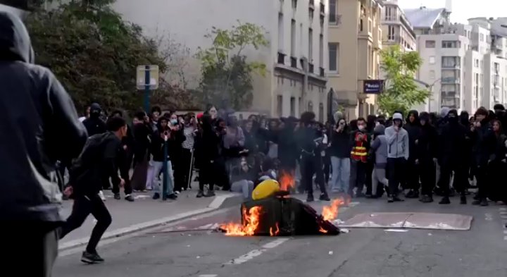 Abdoul_connect's tweet photo. Students are protesting in France over condition of education like crowded classrooms, understaffing and inequalities in education and other school related problems.

#FranceStudentProtest https://t.co/09juXm5Srf