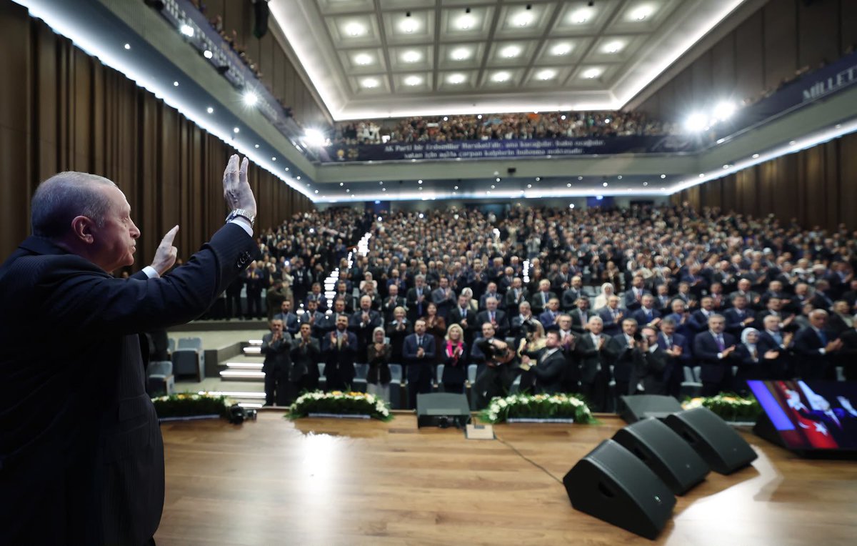 abuyukgumus's tweet photo. Genel Başkanımız ve Cumhurbaşkanımız Sayın @RTErdogan’ın teşrifleriyle Milletvekillerimiz ile Yasama Yılı Açılış Toplantımıza katıldık.

Toplantımızda AK Parti ailemize katılan İzmir Büyükşehir Belediye Başkanımız Sayın Cemil Tugay’a rozeti takdim edildi.

Başkanımıza ailemize hoş geldiniz diyor, bu birlikteliğin İzmir’imiz ve Partimiz için hayırlı olmasını diliyorum.

Milletimize hizmet yolunda büyüyen kadrolarımızla Türkiye Yüzyılı hedeflerimiz doğrultusunda çalışmaya devam edeceğiz. 🇹🇷