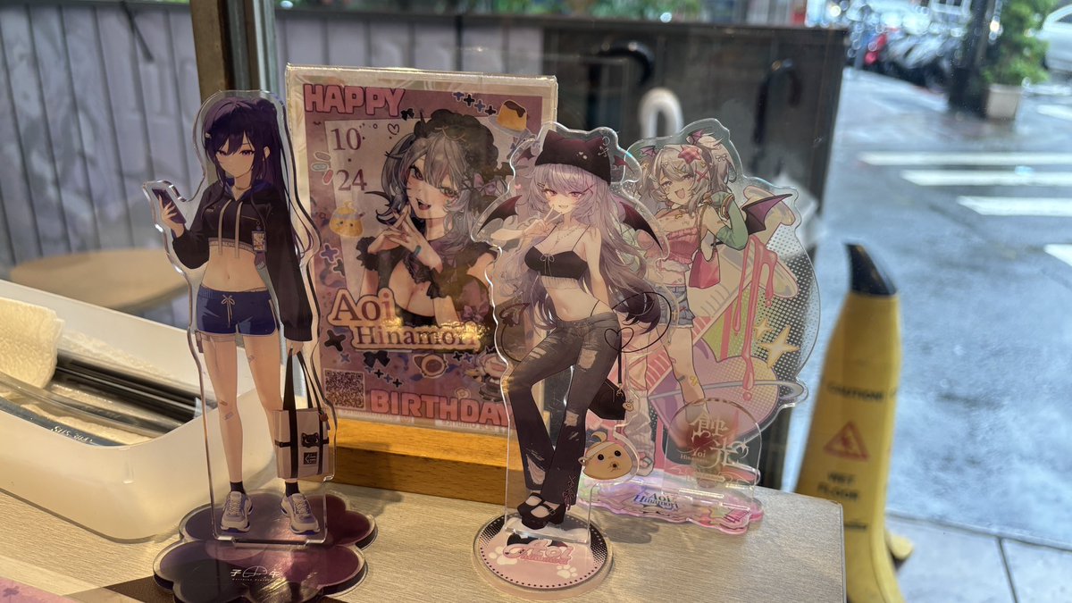YamatoSuu's tweet photo. 身為一個比較宅又比較I 的人，從來沒想過自己會因為看了直播而變成一個說走就走的人。看到消息的第一瞬間，就立刻計畫去朝聖，簡單約了幾位患者就出門了🥰
患燃依心的大夥今年又辦了超級厲害的活動，竟然跟餐廳合作了！陸角的蛋包飯真的很有特色，每一道都能感覺到店家的心思。
#依陸發發發
#依起看 https://t.co/yaihrnfclf