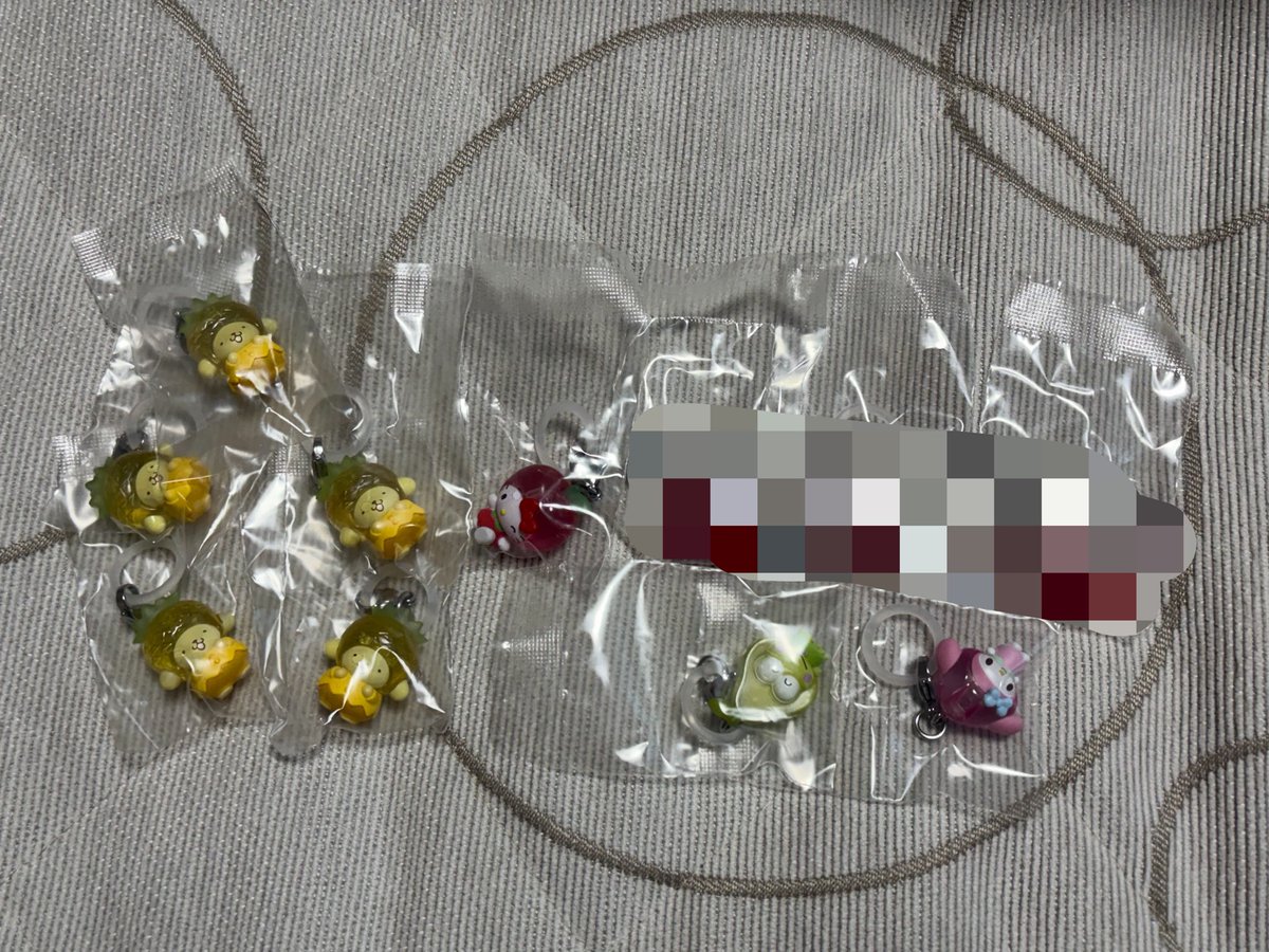 n_ayuni_'s tweet photo. サンリオキャラクターズ　くだものめじるしアクセサリー　交換

譲　画像1 キティ、プリン×5、けろけろけろっぴ、マイメロ
求　画像2 またはご提示ください

郵送交換です📮

お気軽にお声掛けください🍓✨

(n:1の交換も検討致します🙇‍♀️) https://t.co/uEMCZ8W7fw