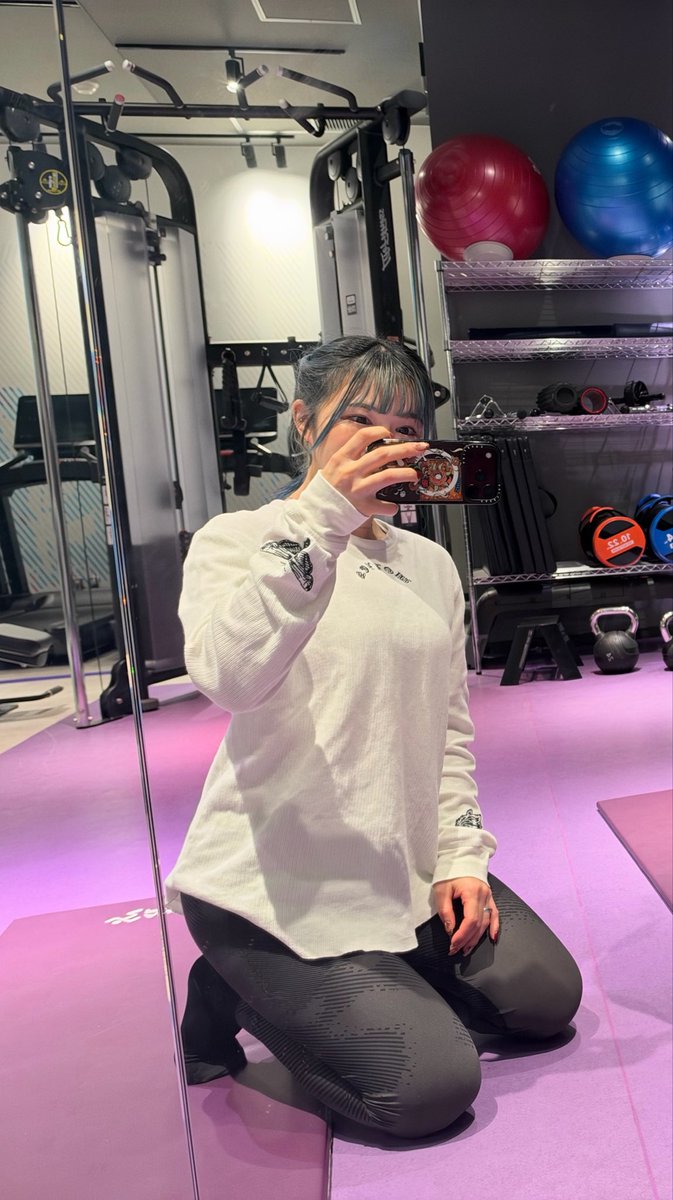 kamachanyo's tweet photo. 筋トレするのにスパッツを忘れましたが
バウンディーが貸してくれた笑
背中トレした☺️
とても良いお休みでした☺️ https://t.co/7kvr0RJryd