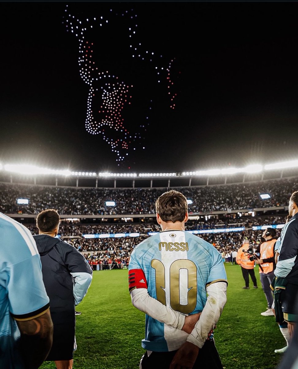 dami_bas's tweet photo. I will have to start watching Messi on YouTube just like I did with Ronaldinho�� https://t.co/SfVjnkF6pW