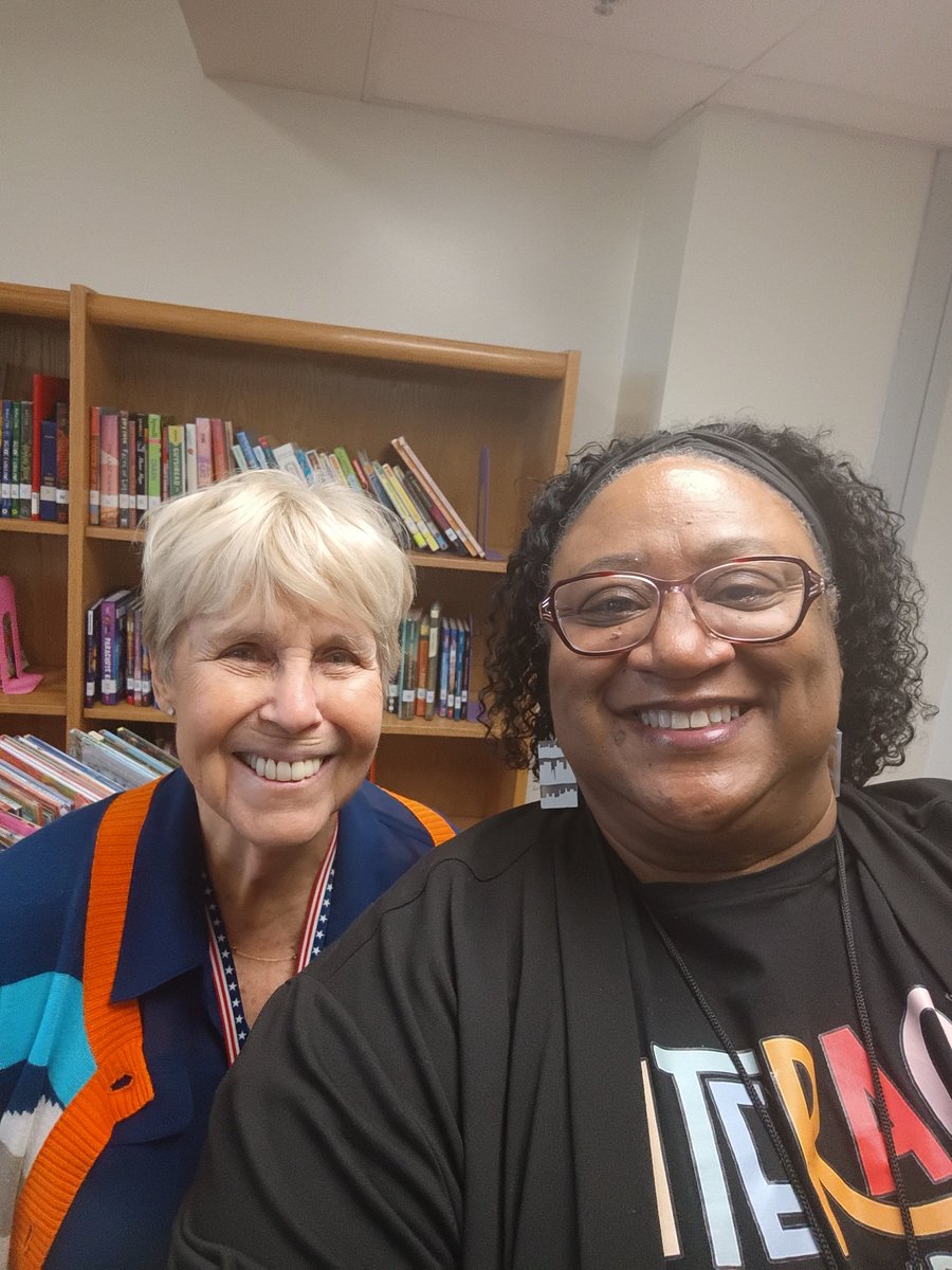 theShelfieQueen's tweet photo. Behind every good Librarian is an amazing mentor!!  Dr. Carter always has the best ideas and makes sure I am not getting overwhelmed with the many hats we Literacy Media Specialist wear.  Love her💕
@DISDLibDirector @DISD_Libraries @TabathaRobb1 https://t.co/CV9VgIy2Ng