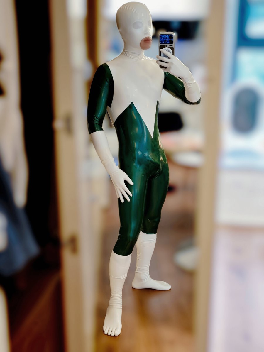 cle_yyy's tweet photo. 氪石人登场，正在寻找超人 #superman
#latex 
👔 @YUELAN_latex https://t.co/Mde4sz9AEw
