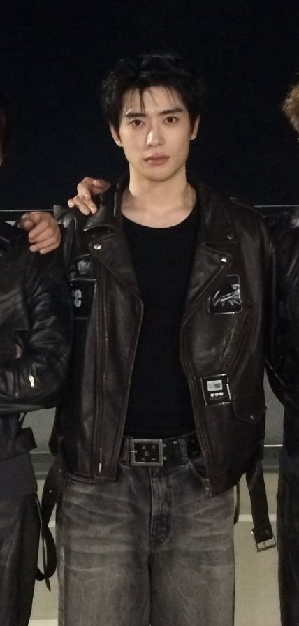 Jeong_mimi0_0's tweet photo. แจฮยอน all black ให้เลยอะโคตรที่สุดของความหล่อแล้วจริงๆแจฮยอนหล่อจังเลย 😭😭 https://t.co/C5XXnnDEZk