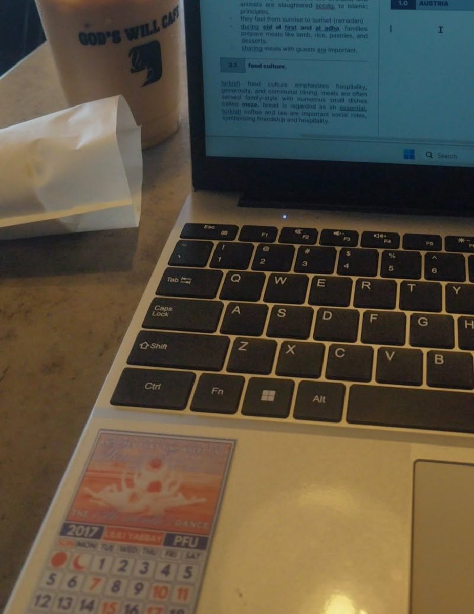 tasmholic's tweet photo. ay look at my laptop stix na bigay ni @woneisa 🗓️🎑💗 THAT'S OOMF ily po woneisa my idol forever https://t.co/jyZt90nce9