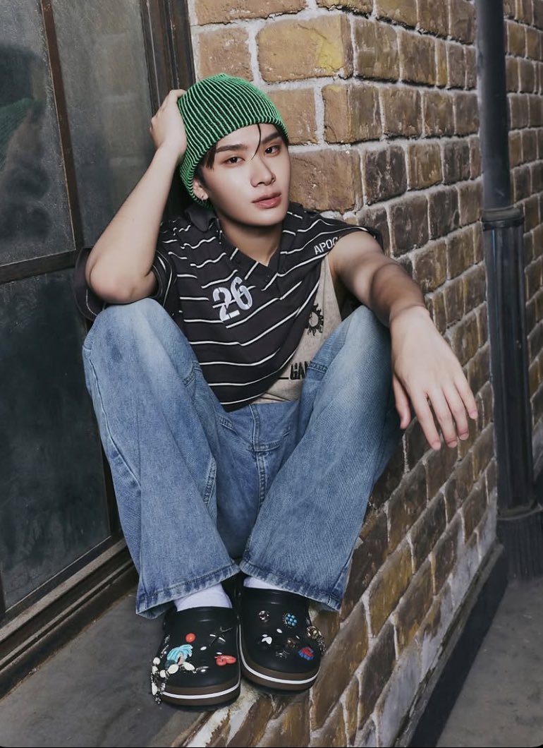 KaNa65346230's tweet photo. ใครจะคิดว่าเด็กที่ใส่ crocsวันนั้น โตมาจะกล่ยเป็น BA crocsในวันนี้( 👤🆙👆🏻 ) 

#THAIchayanon
#BUSxCrocs 
#CrocsTH https://t.co/ugsX048AGm