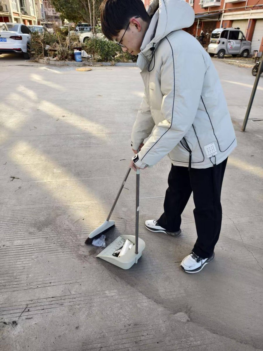 emma51162738's tweet photo. With diligence, we lift up our community—every effort matters, every individual counts!， https://t.co/agbyGHMhFR