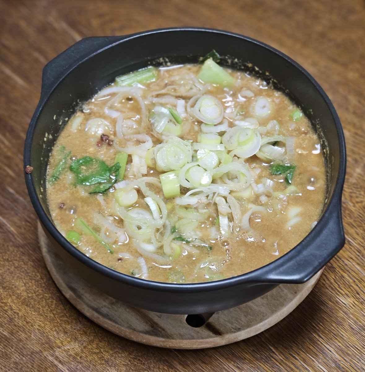 fw2angel's tweet photo. シビ辛カップ麺のつゆで雑炊！
チンゲン菜とネギ、花椒がきいてて美味しい…… https://t.co/guYe9S251s