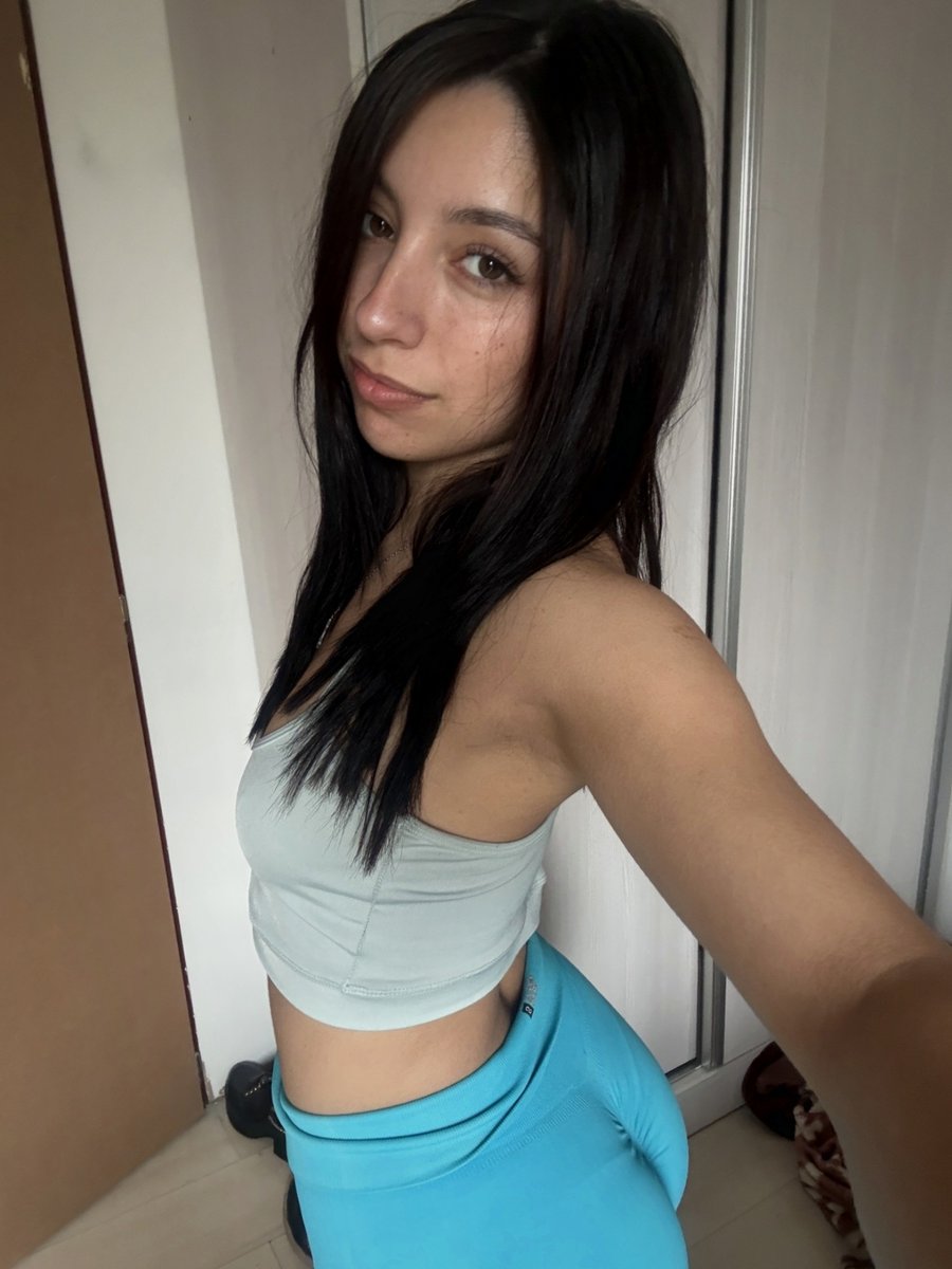 mooniegoldmg6n's tweet photo. keeping the energy chill today ☁️💫 https://t.co/mrfFHpcrDD