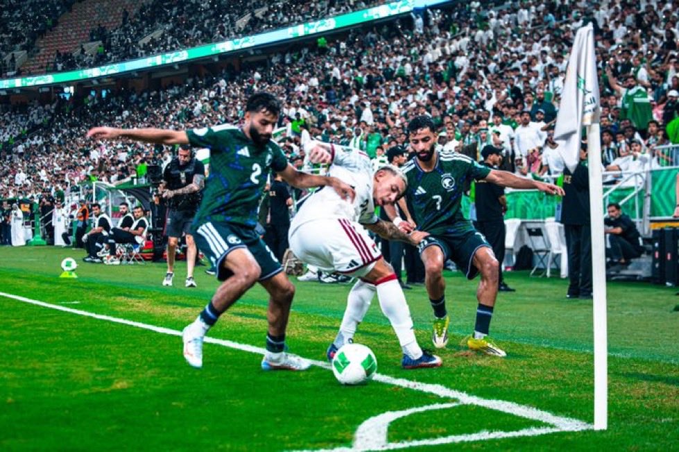 voidslletter's tweet photo. ياساااتررر الصورة😰😰💚💚💚💚 https://t.co/VJItAdk0lH
