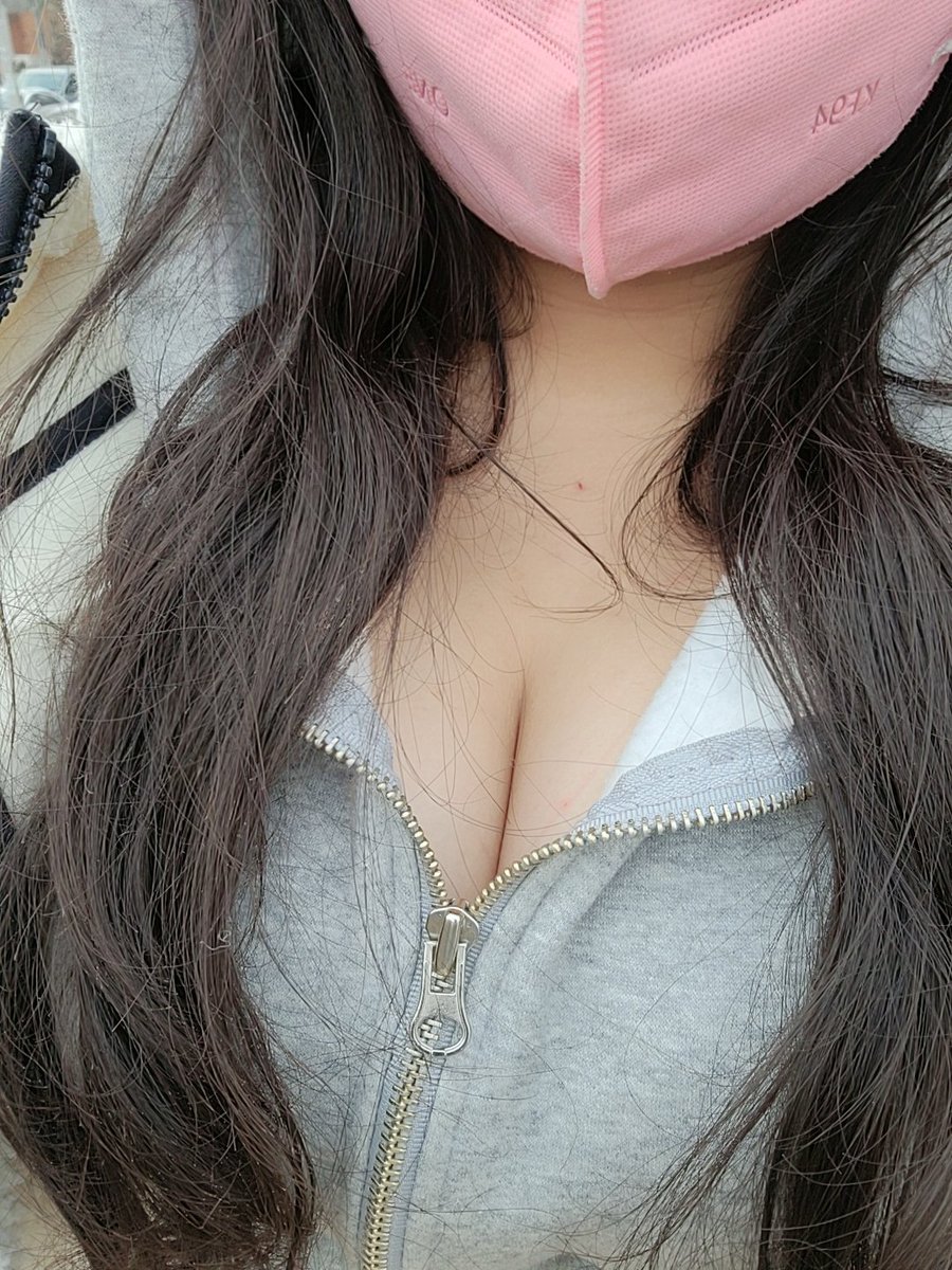 Tank521's tweet photo. 마트 구경도 평범하게 가는 법이 업쯰><
길에서 알아보면 오또카지 부끄뎌...🥰

#섹트 https://t.co/ebjF8JyFU5