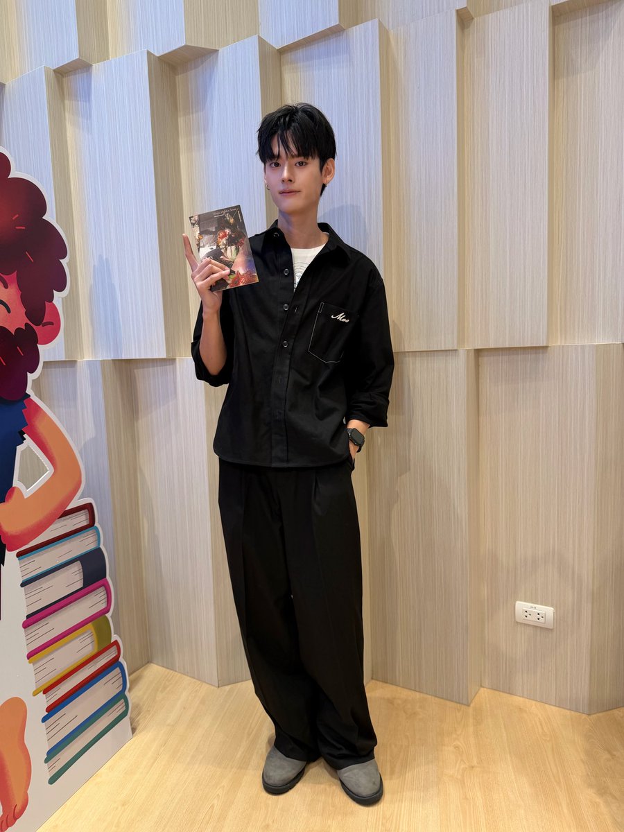 perses_official's tweet photo. ลองไปอ่านตามกันได้นะครับ 📖🤍 #ณรัณอ่าน

#งานแถลงข่าวงานมหกรรมหนังสือระดับชาติครั้งที่31 
#NAY_PERSES 
#PERSES #PERSES_TH https://t.co/XR4hpAFI2Z