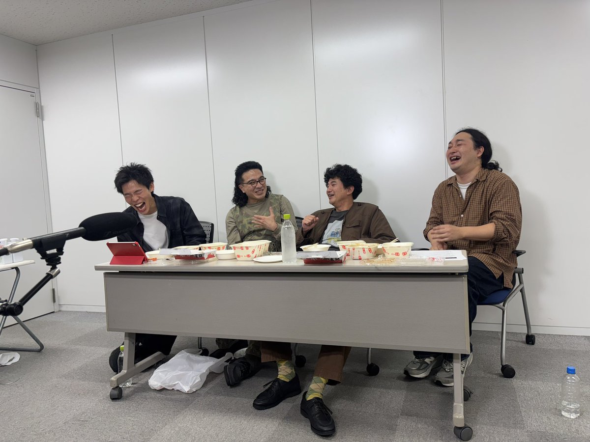 kanamestone_mg's tweet photo. キングオブコントに向けてコントを作り直し中.

#みんなのかが屋 https://t.co/ZJKh6UzMsx