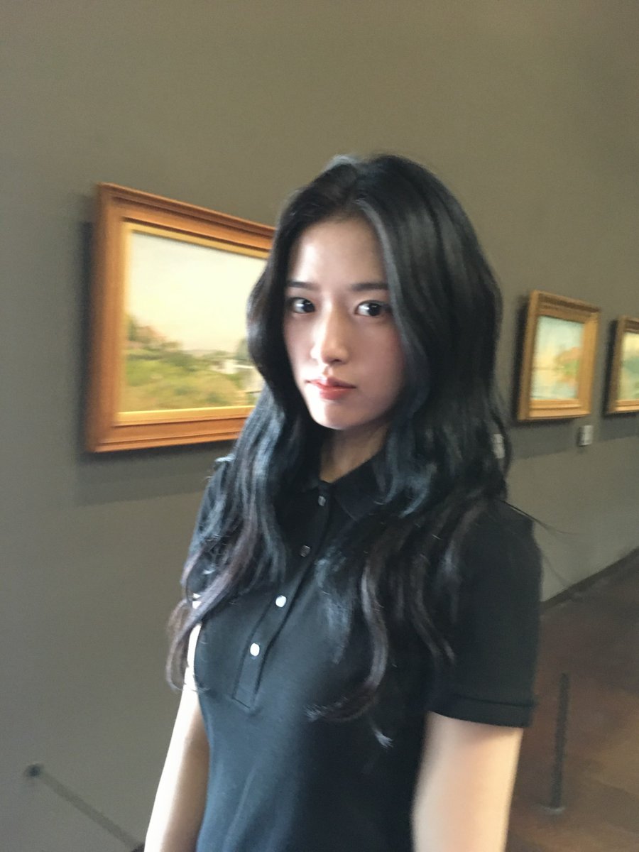 _yujin_an_'s tweet photo. [#유지니 🐶]
미술관은 처음이라 #lacoste #라코스테 #lacostess27

긴장한거아니야

누구따라했개

( ◡‿◡ )

#IVE #아이브 #アイヴ
#ANYUJIN #YUJIN
#안유진 #유진 
#アンユジン #ユジ��� #安宥真 https://t.co/Ji7pvi58nU